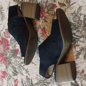 Sonoma navy sling backs. Size 9.5